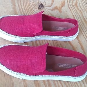 Toms burgundy shoes sizw 10